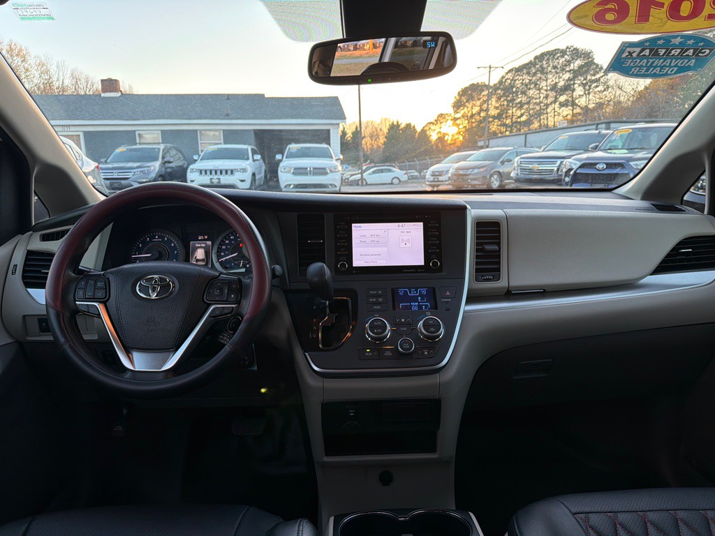 2020 Toyota Sienna Image 17