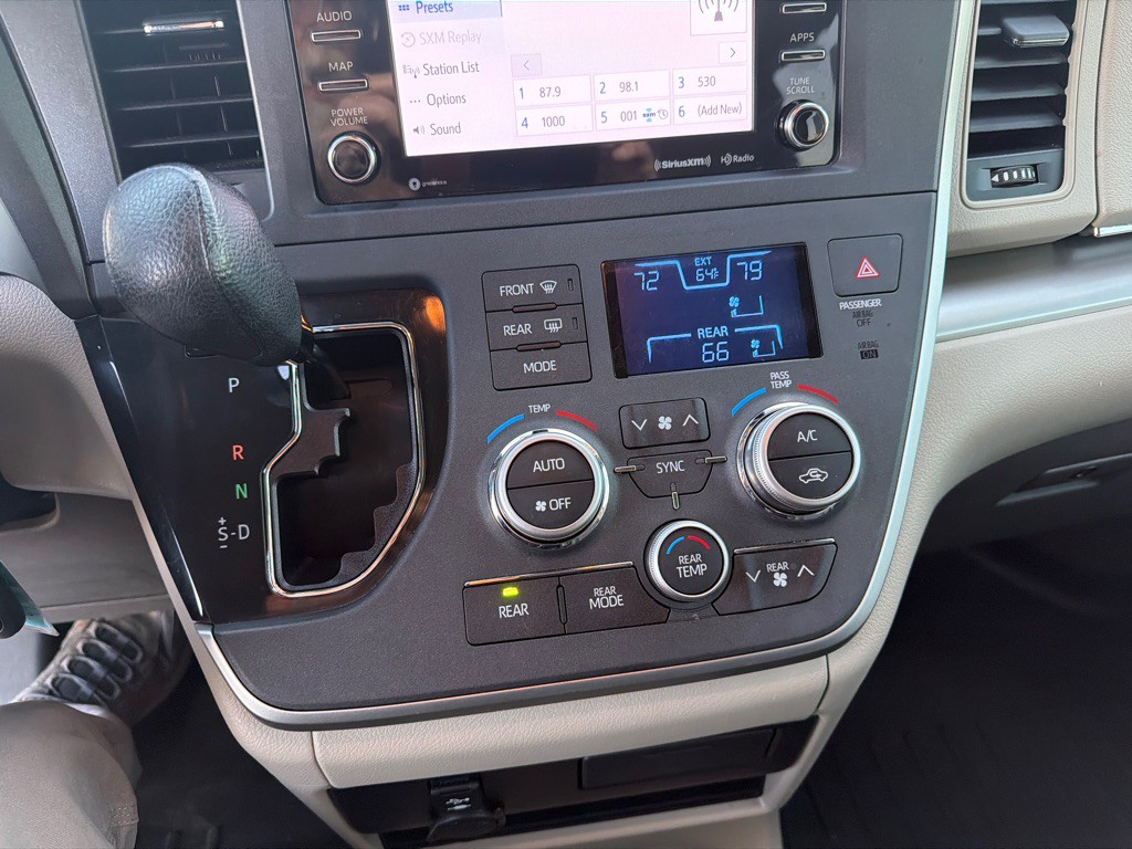 2020 Toyota Sienna Image 23