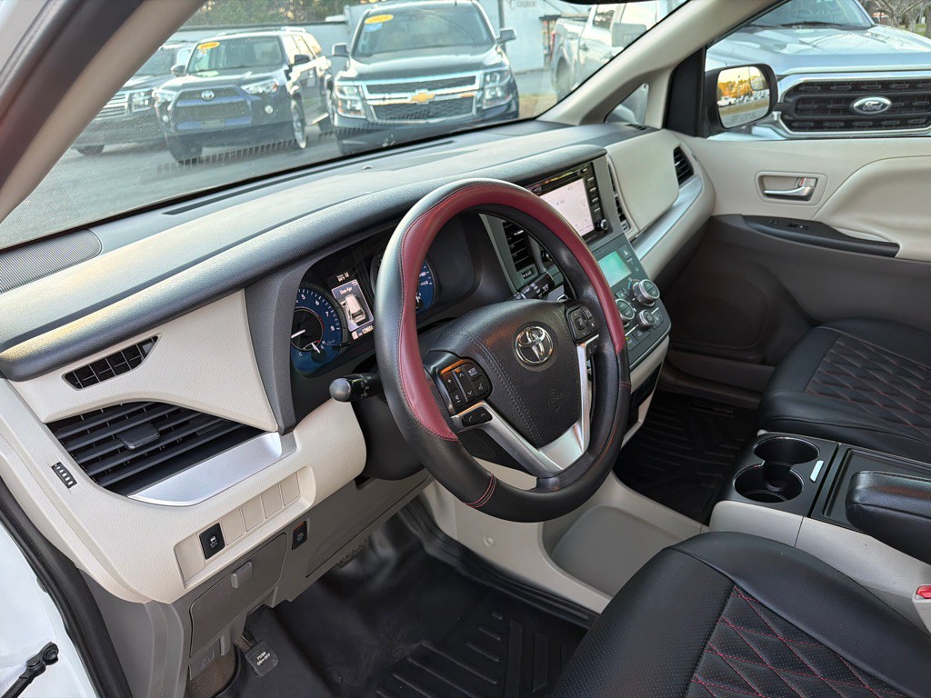 2020 Toyota Sienna Image 27