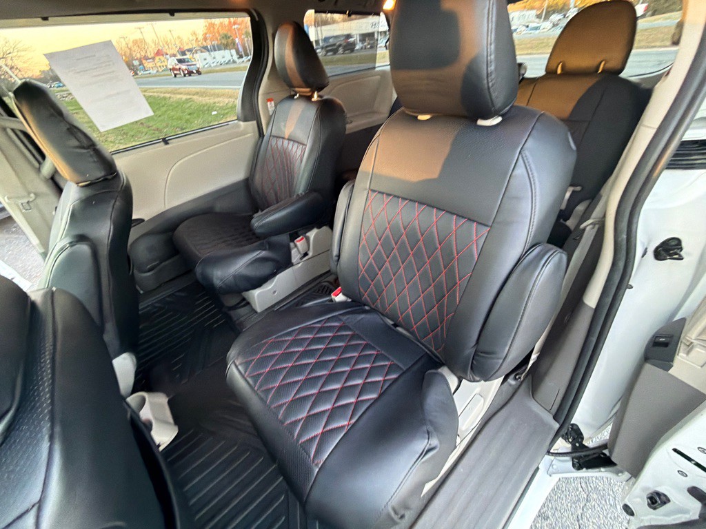 2020 Toyota Sienna Image 32