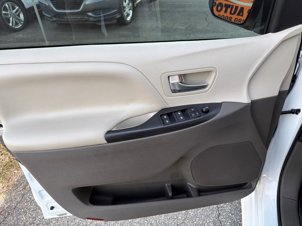 2020 Toyota Sienna Image 36