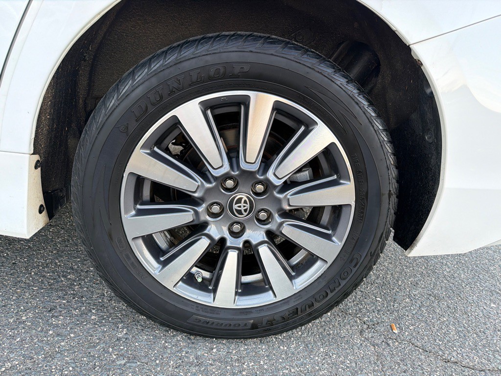 2020 Toyota Sienna Image 40