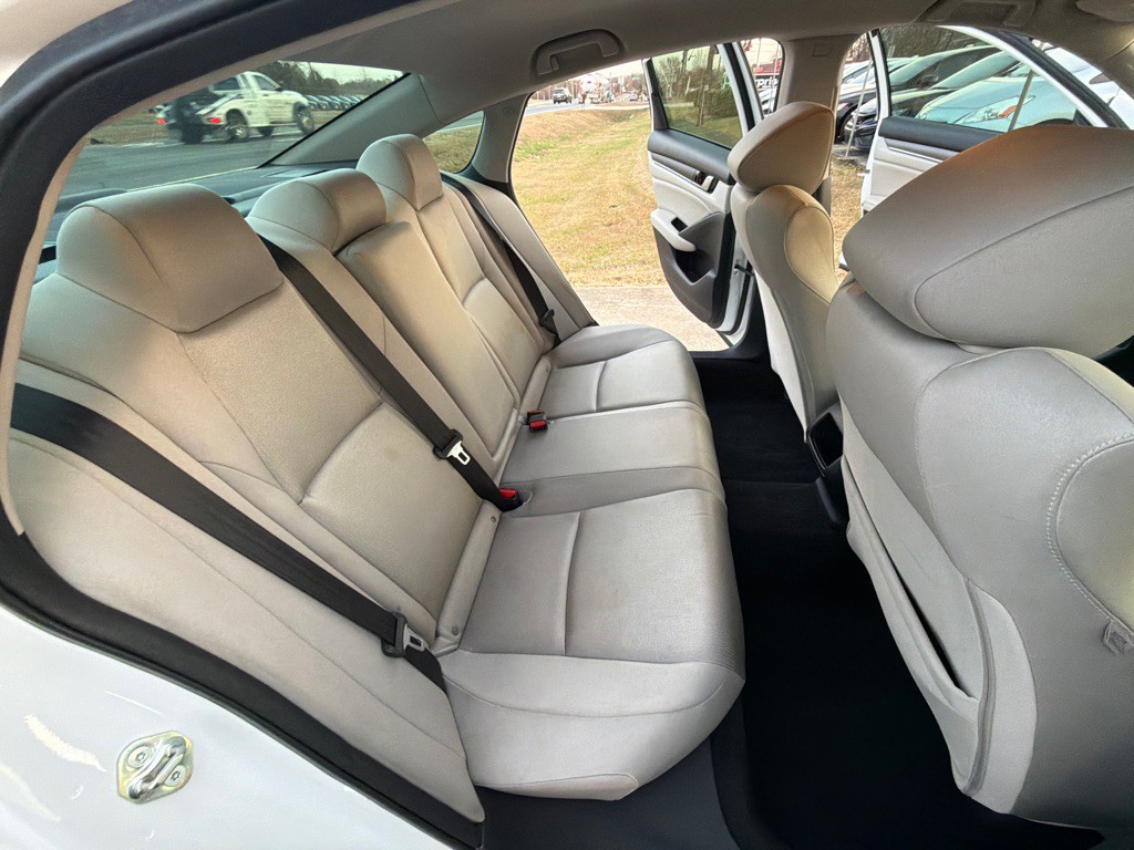 2019 Honda Accord Image 25