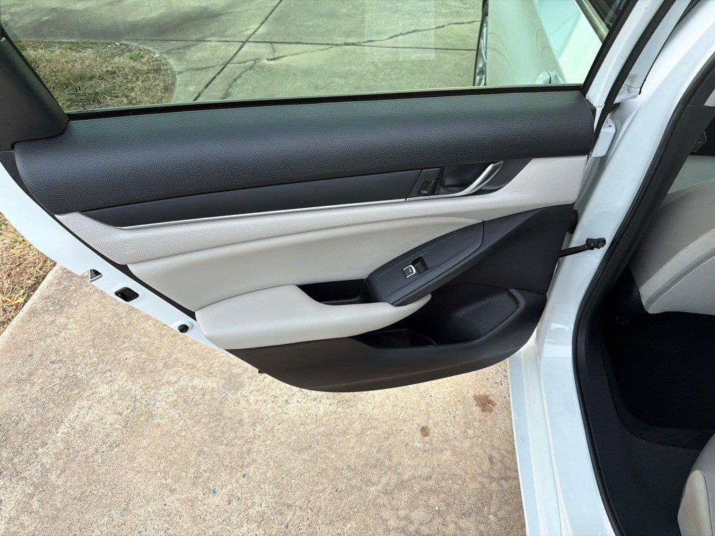 2019 Honda Accord Image 28