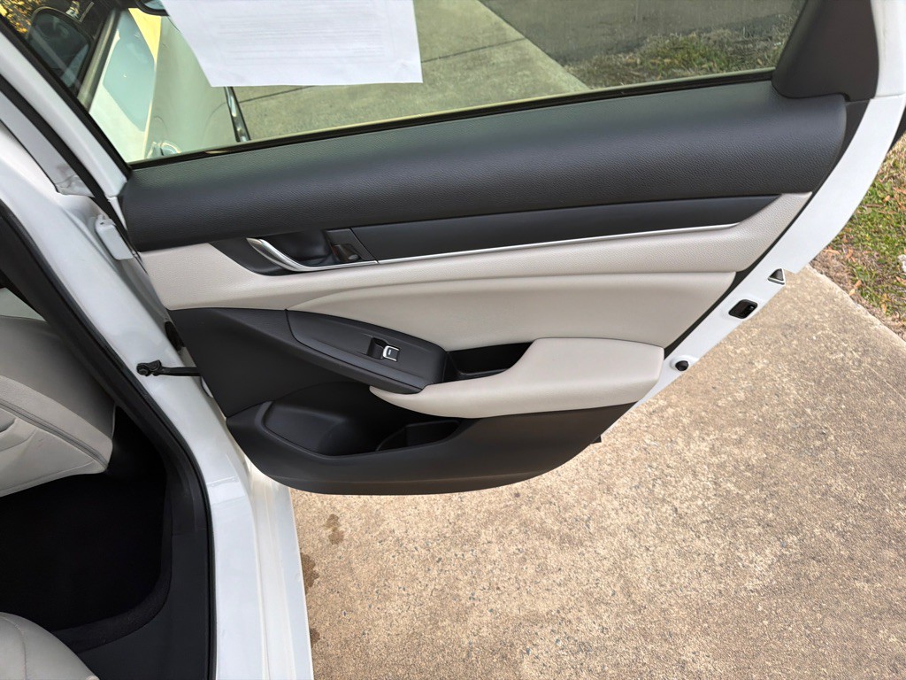 2019 Honda Accord Image 29