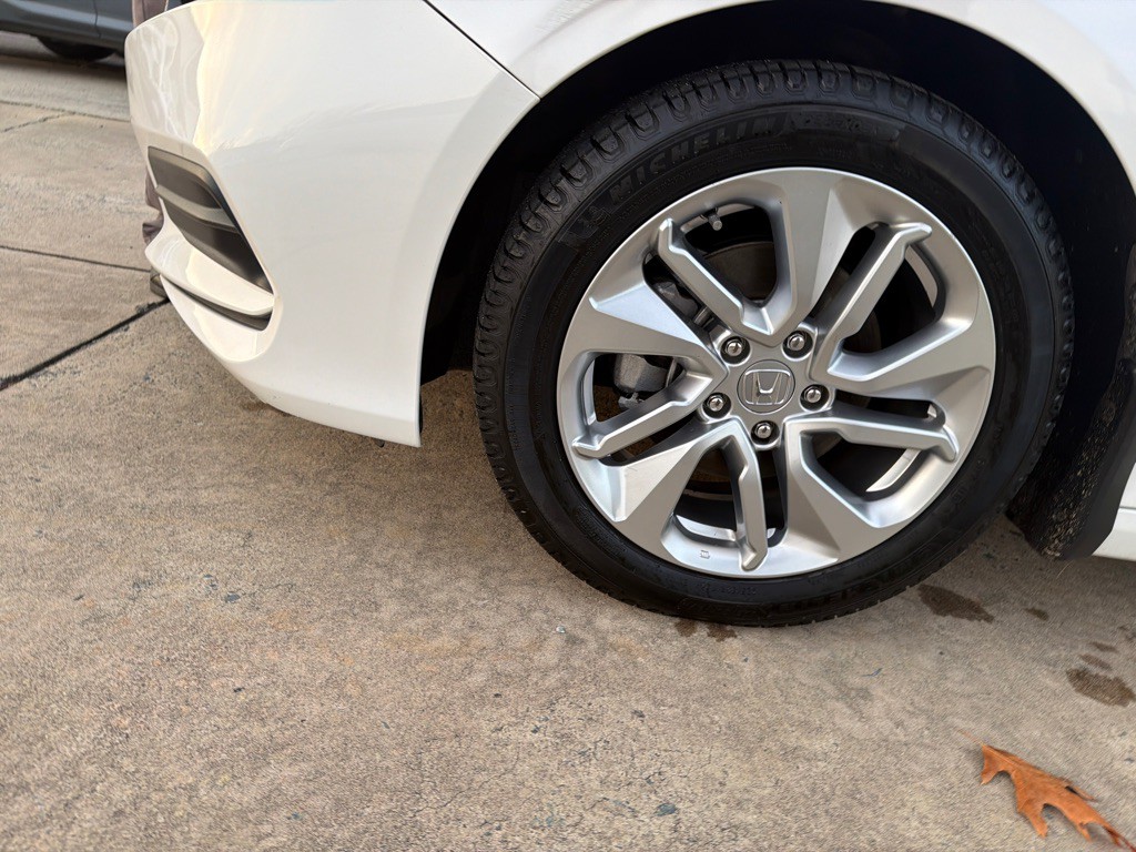 2019 Honda Accord Image 32