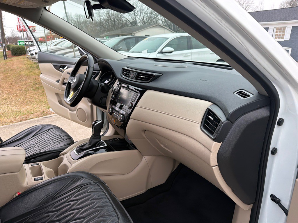 2020 Nissan Rogue Image 16