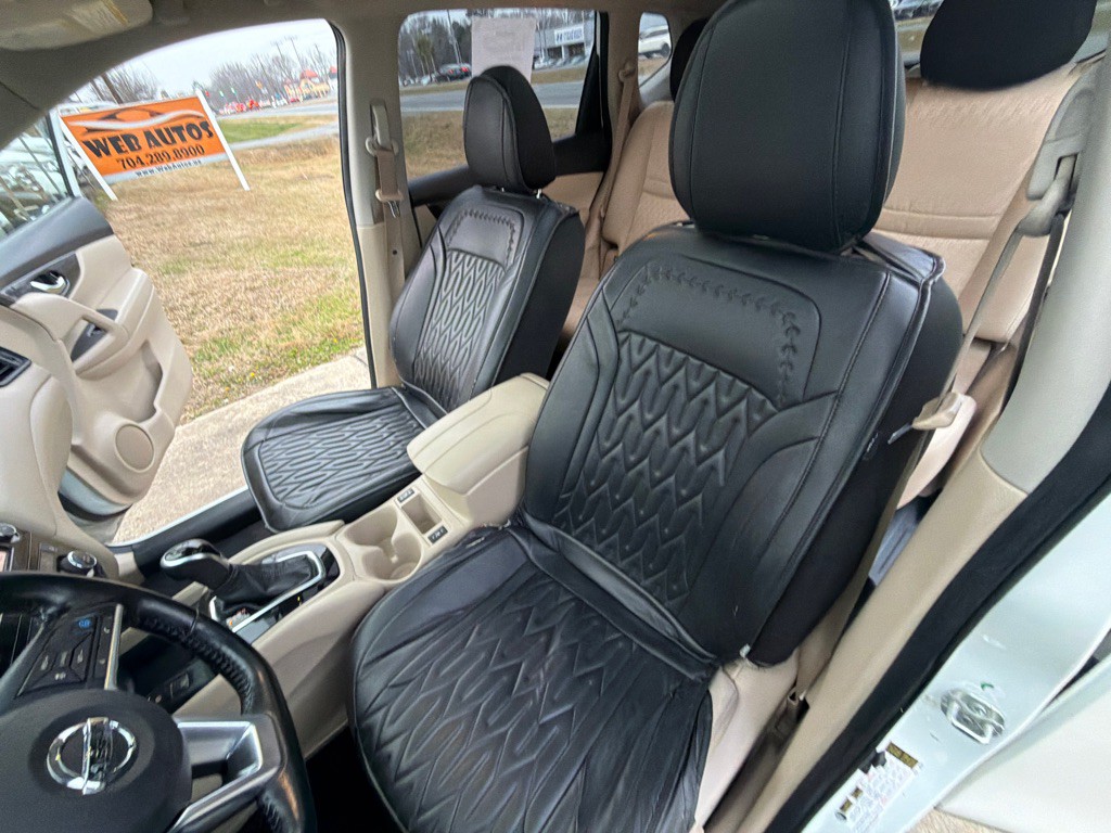 2020 Nissan Rogue Image 30