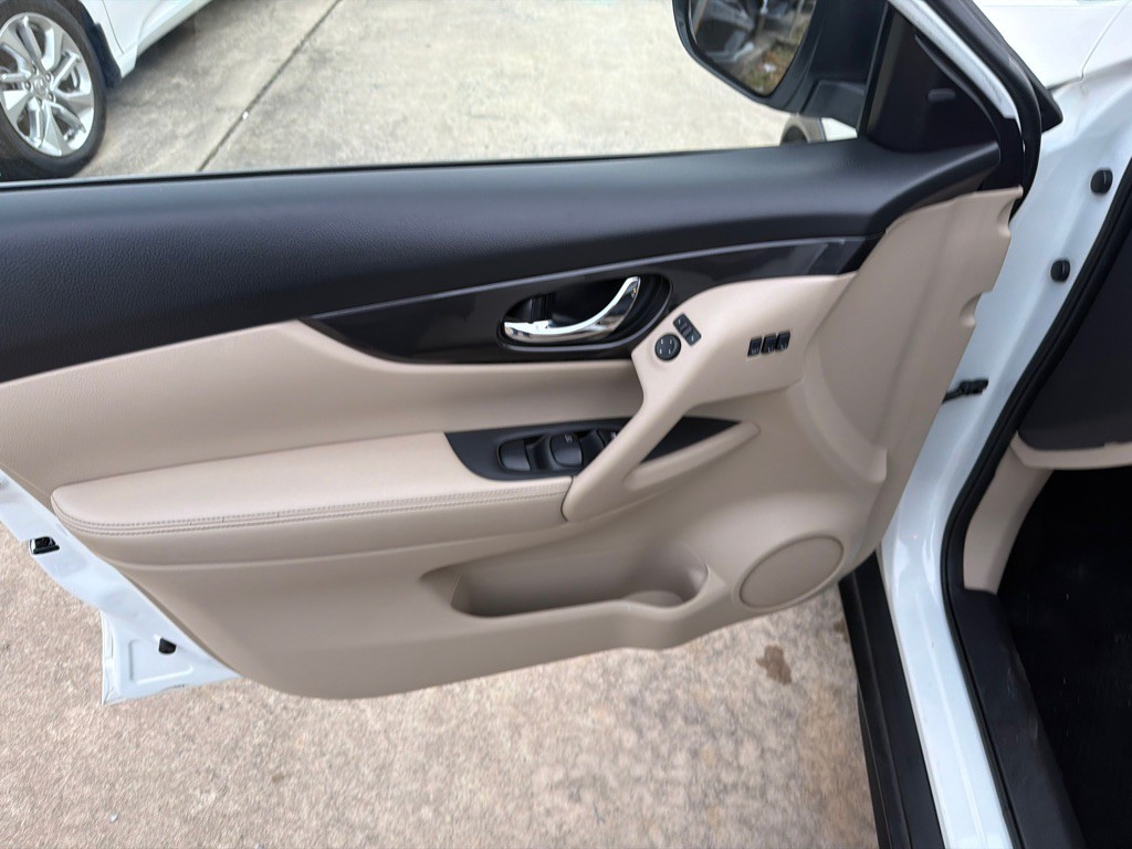 2020 Nissan Rogue Image 32