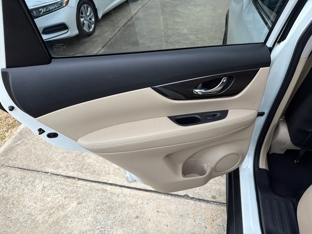 2020 Nissan Rogue Image 33