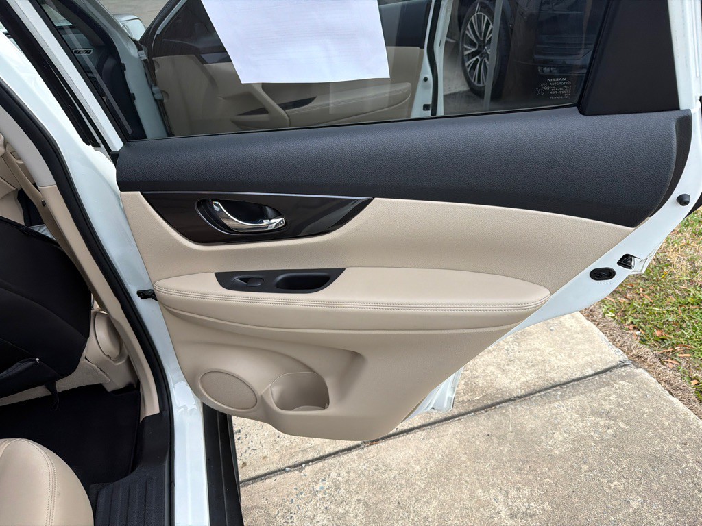 2020 Nissan Rogue Image 34