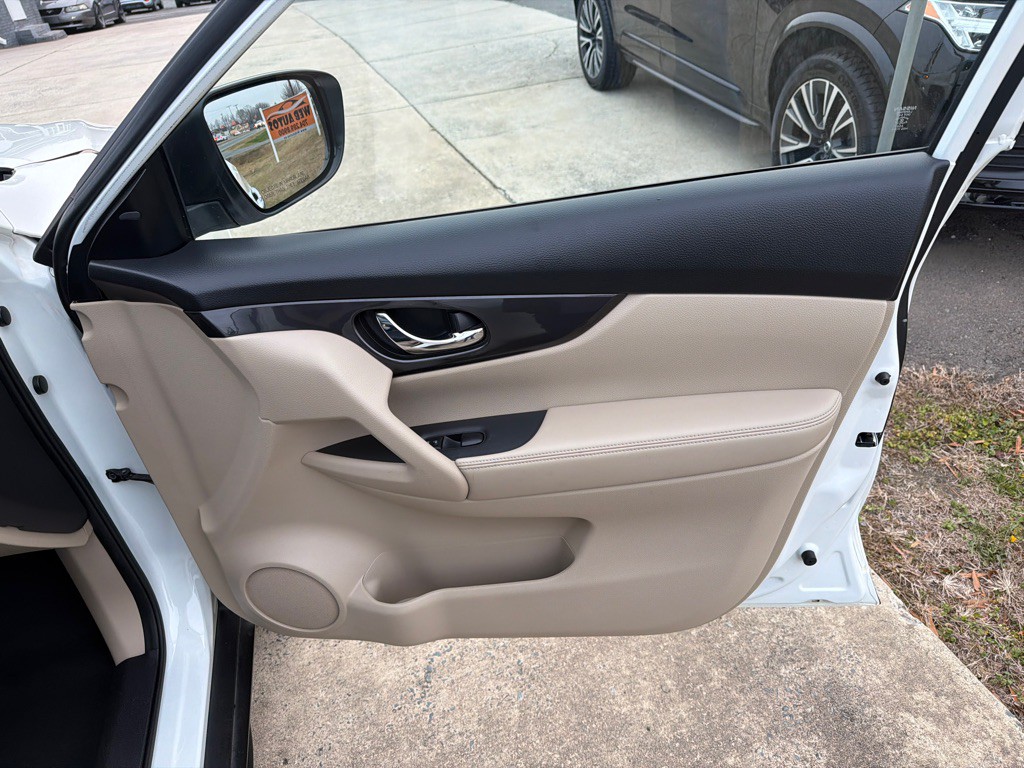 2020 Nissan Rogue Image 35