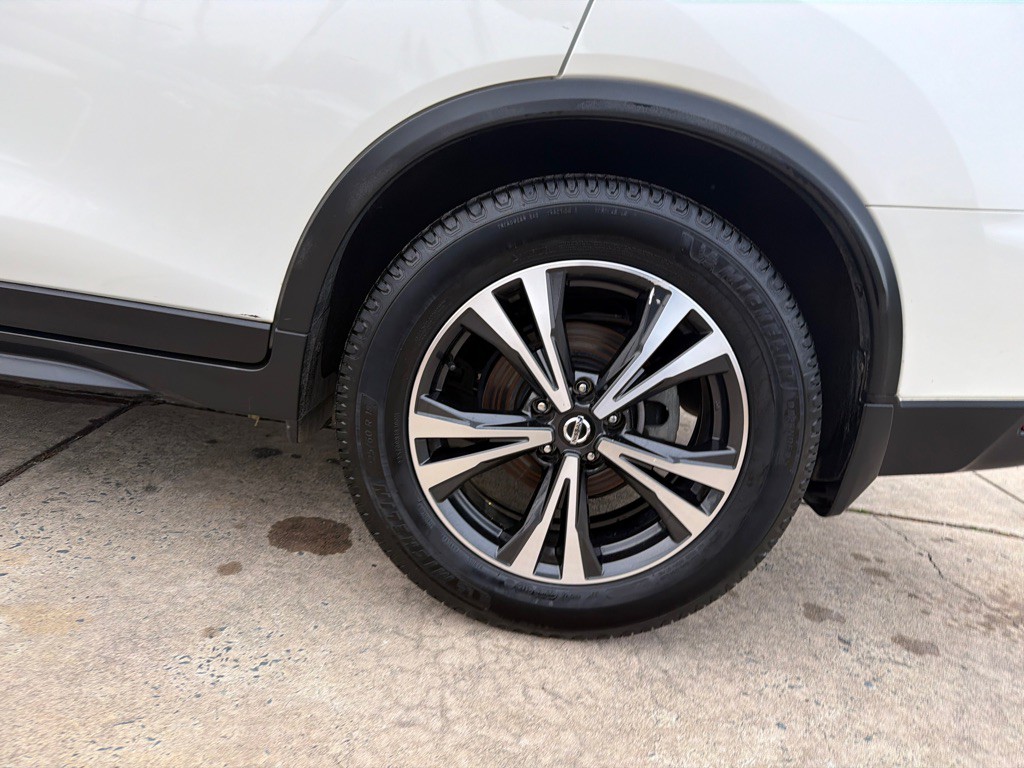 2020 Nissan Rogue Image 38