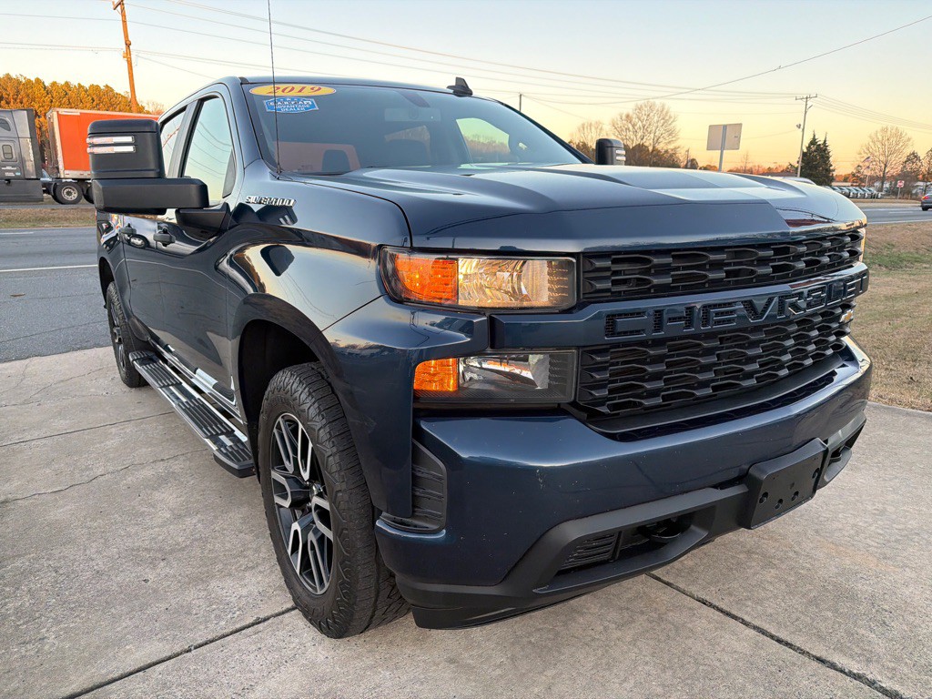 2019 Chevrolet Silverado 1500 Image 2