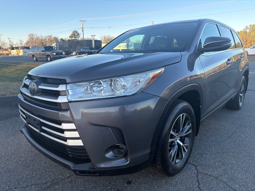 2018 Toyota Highlander Image 1
