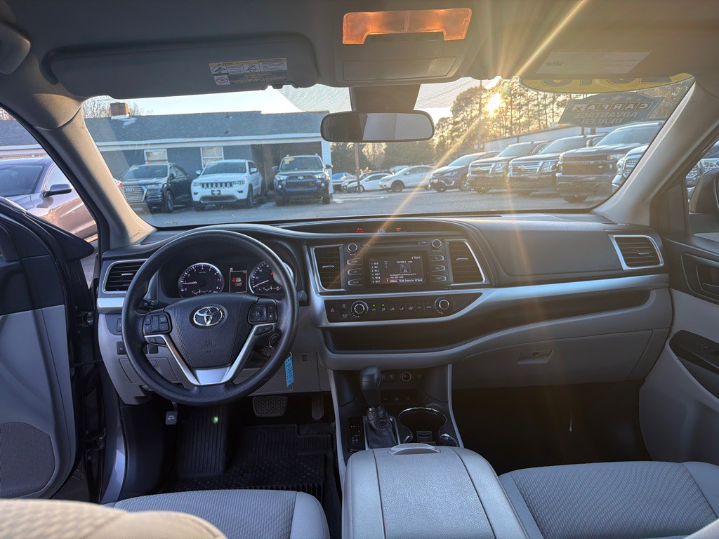 2018 Toyota Highlander Image 17