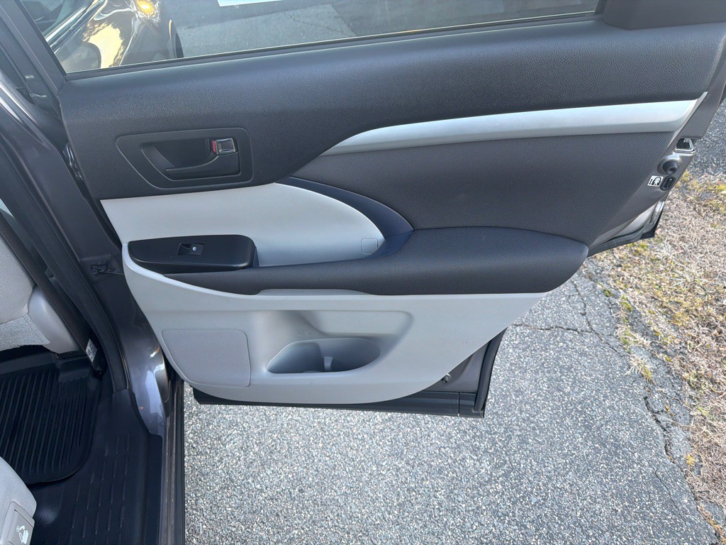 2018 Toyota Highlander Image 34