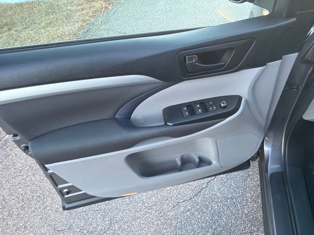 2018 Toyota Highlander Image 37