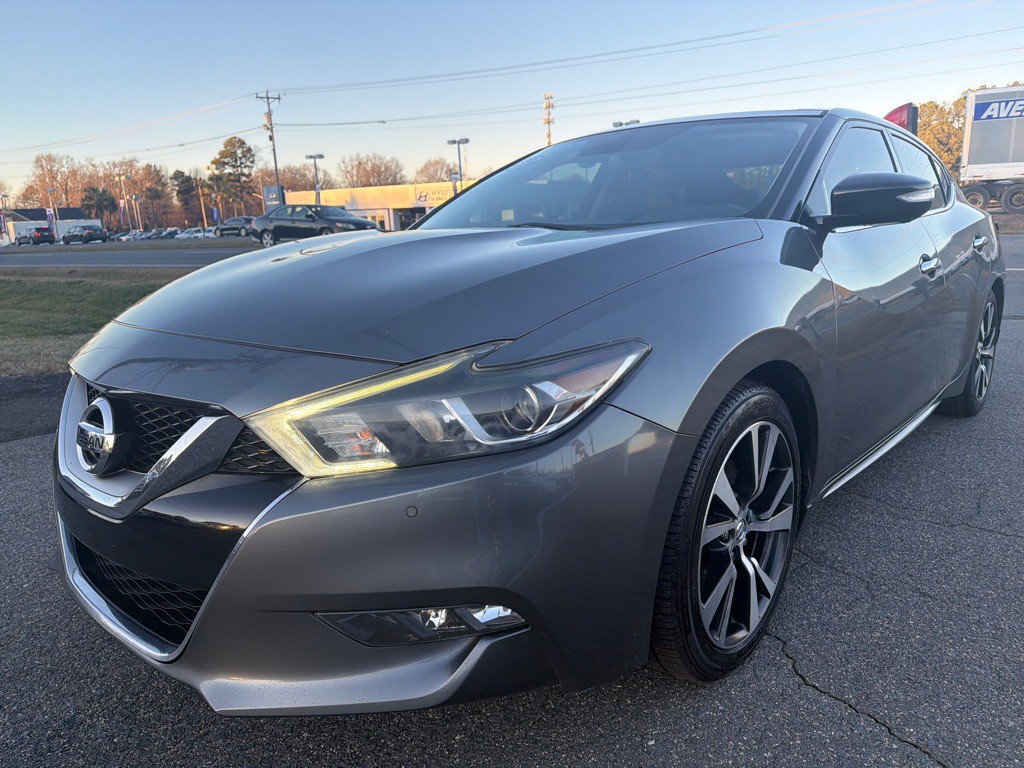 2017 Nissan Maxima Image 1