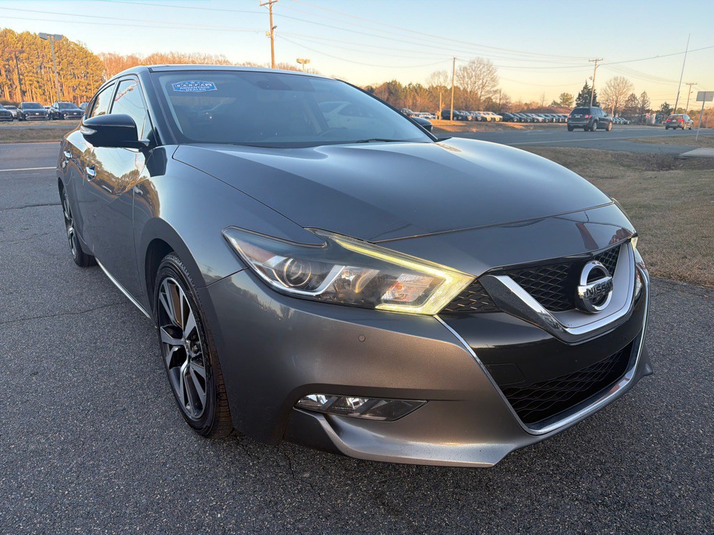 2017 Nissan Maxima Image 2