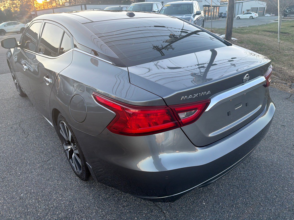 2017 Nissan Maxima Image 10
