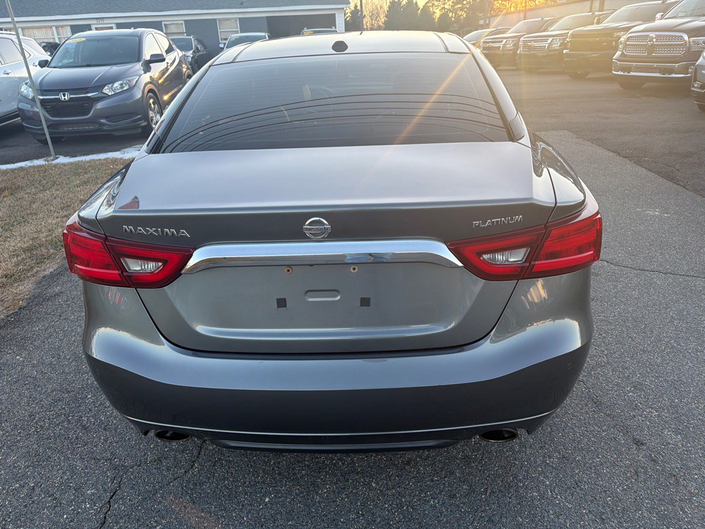 2017 Nissan Maxima Image 12