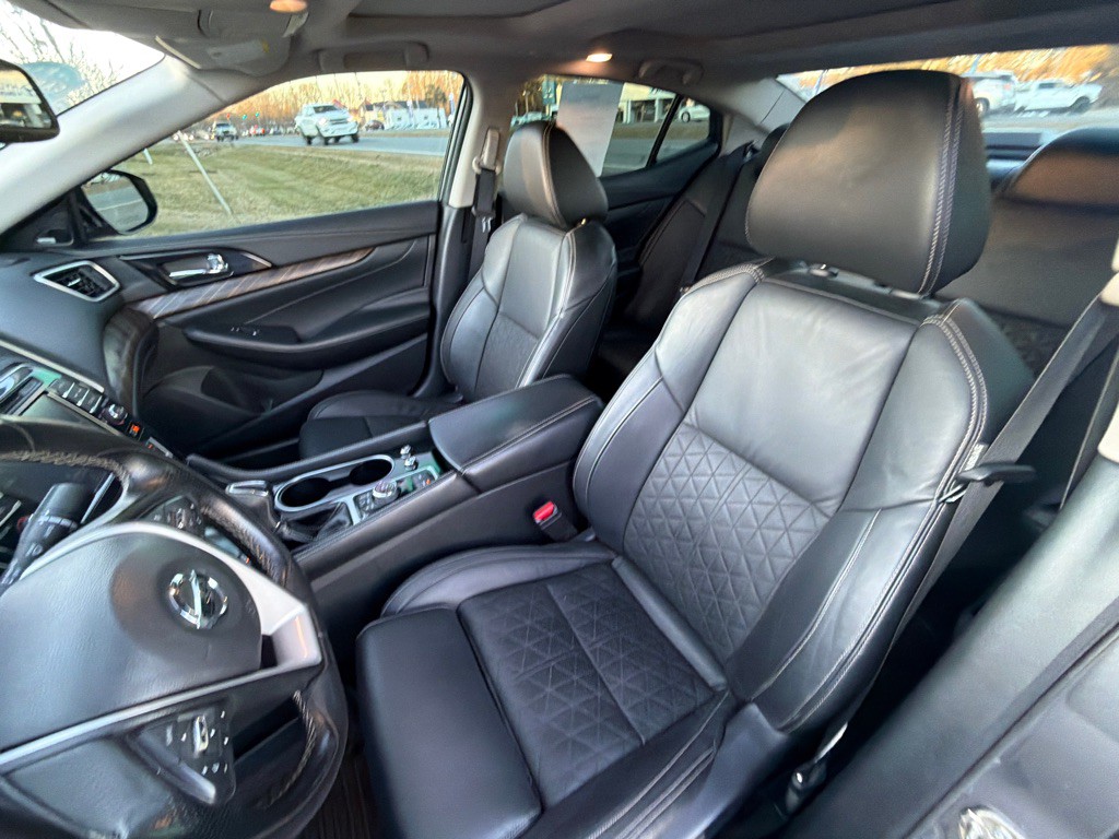 2017 Nissan Maxima Image 22
