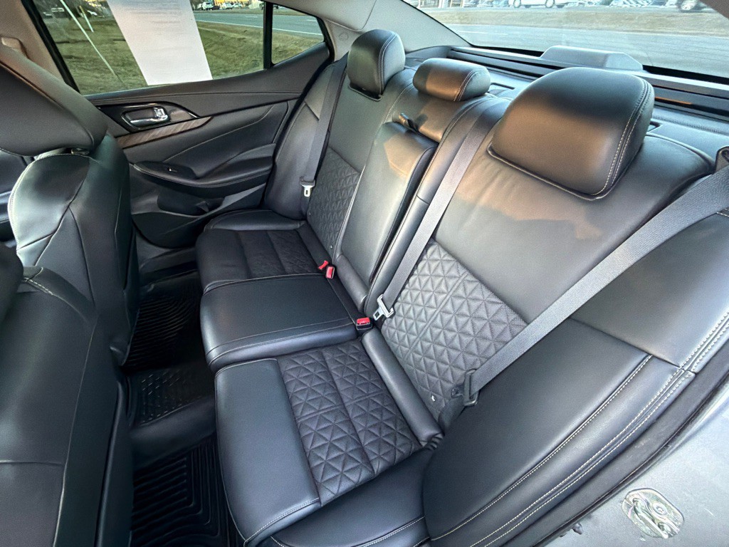2017 Nissan Maxima Image 23