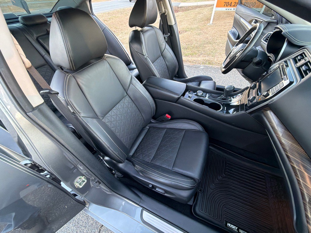 2017 Nissan Maxima Image 25