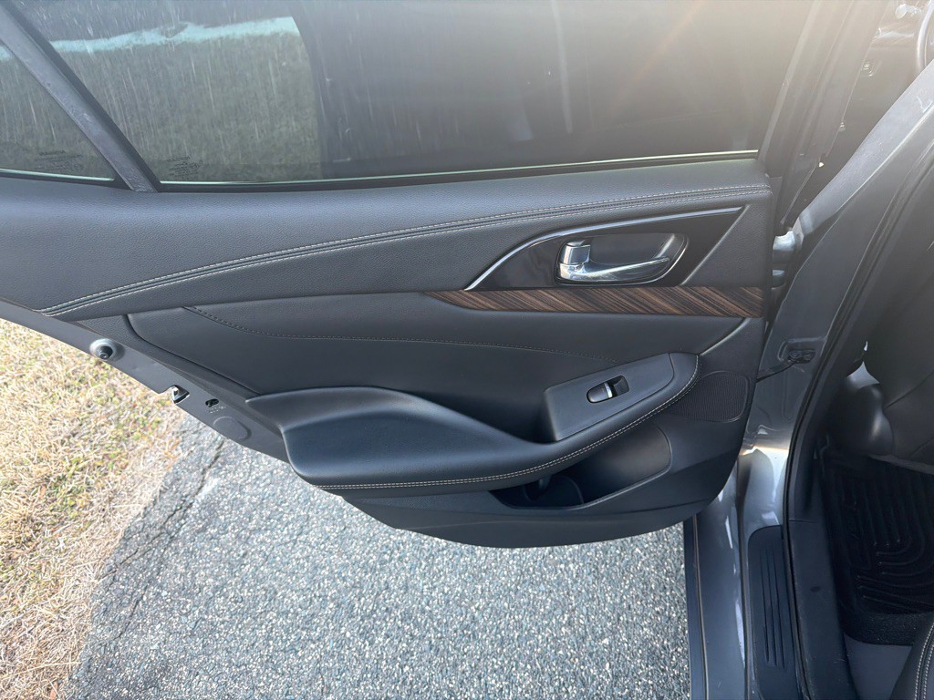 2017 Nissan Maxima Image 28