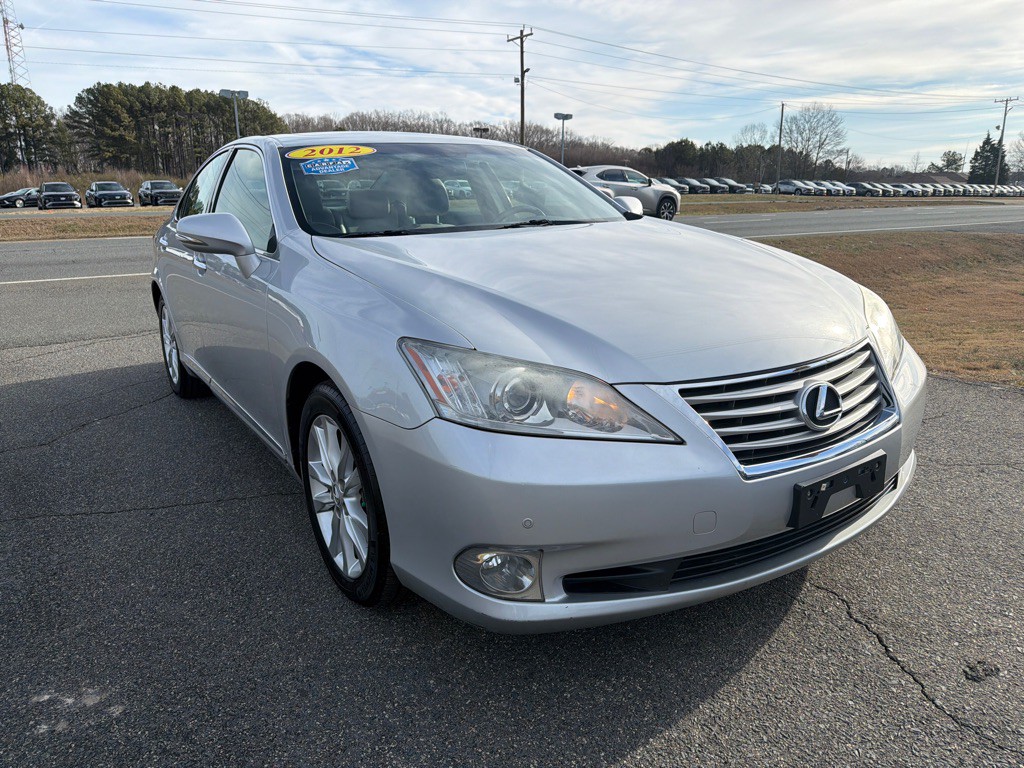 2012 Lexus ES Image 2
