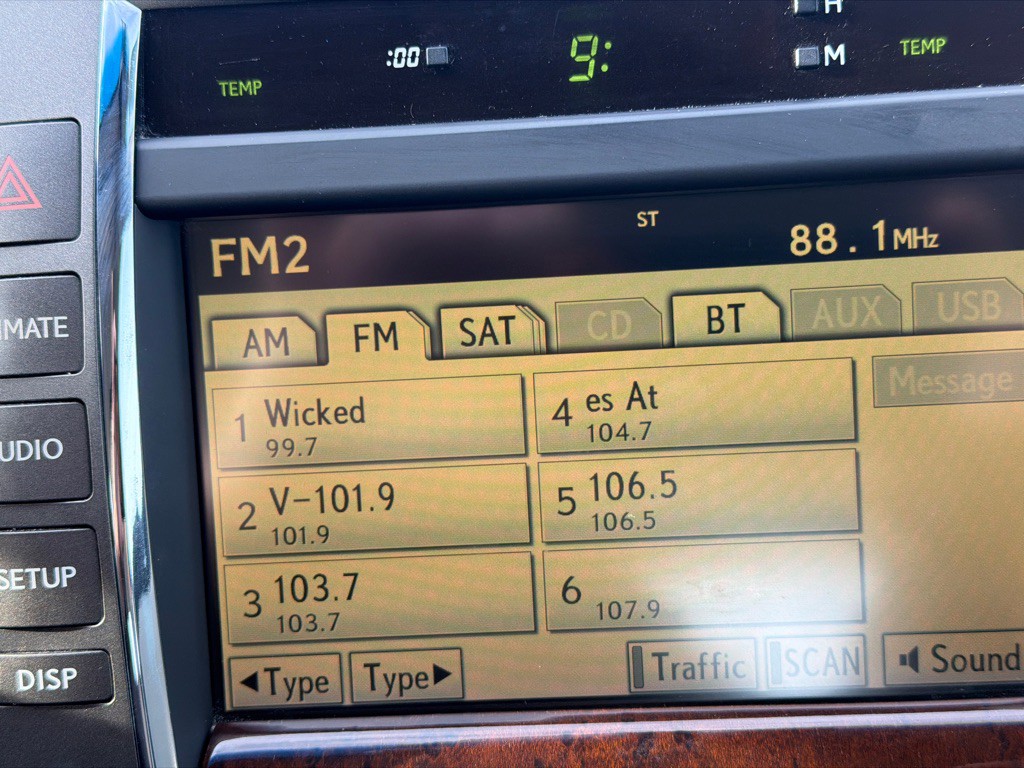 2012 Lexus ES Image 16