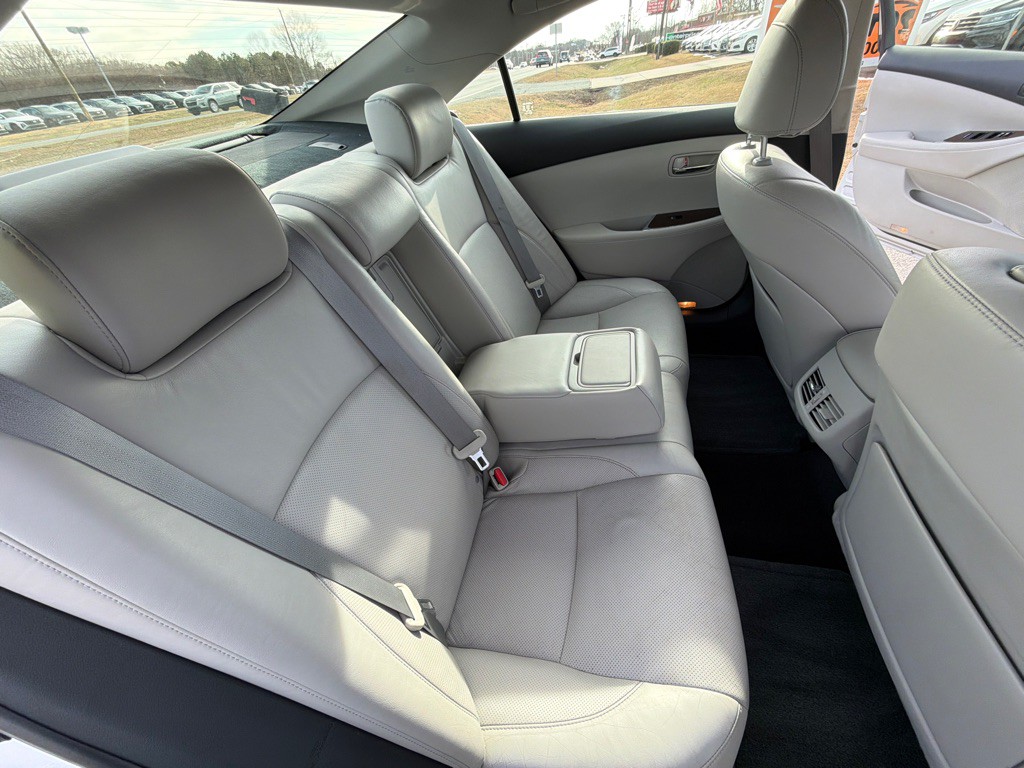 2012 Lexus ES Image 23