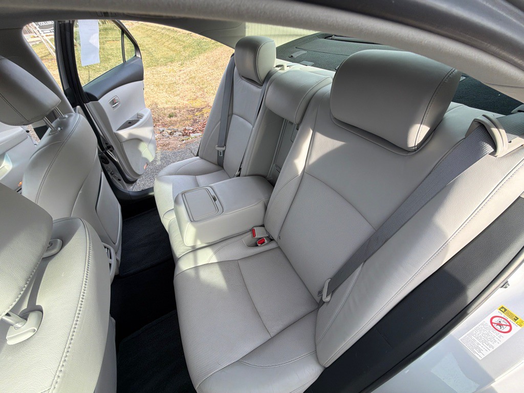 2012 Lexus ES Image 24