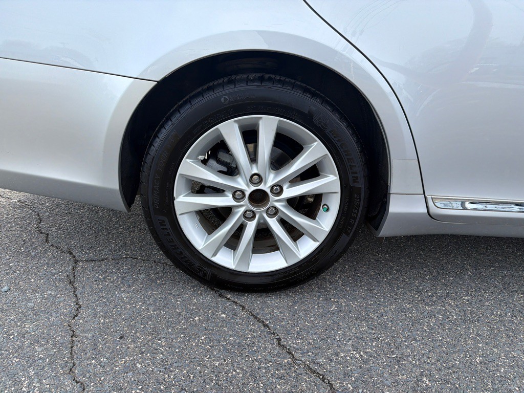 2012 Lexus ES Image 31