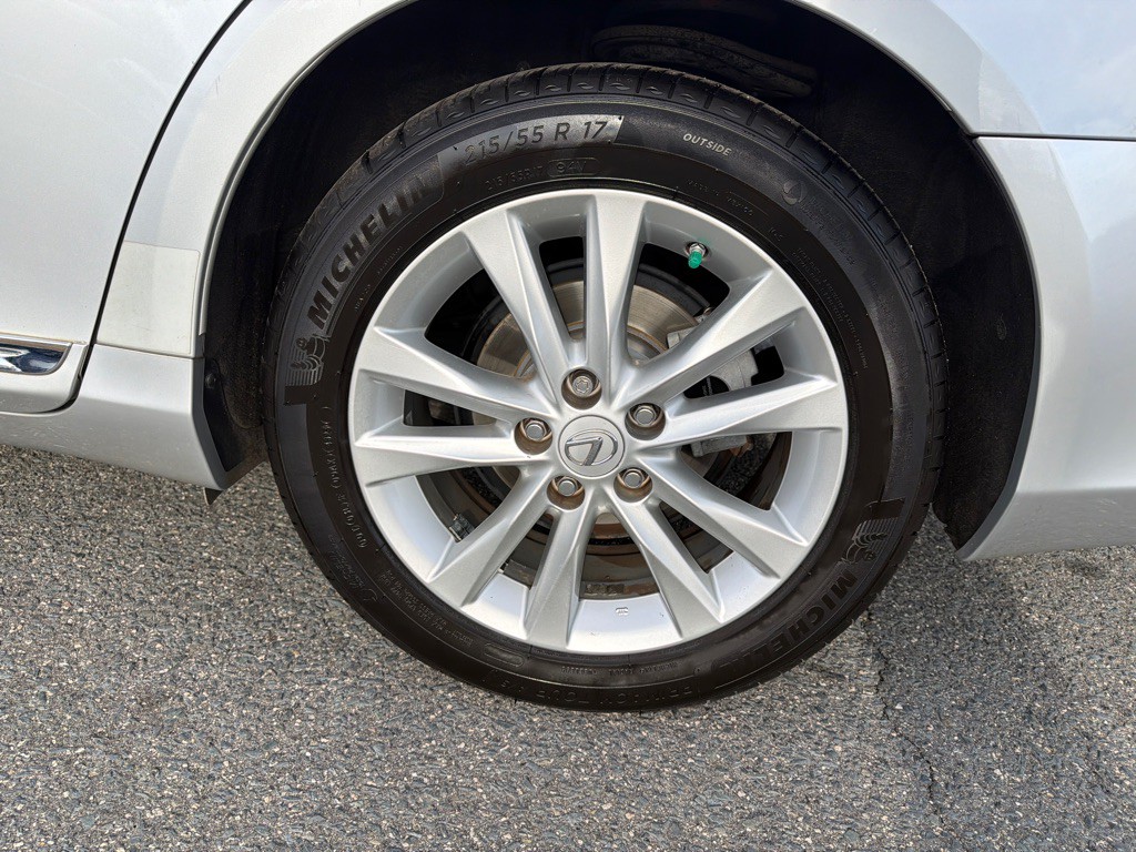 2012 Lexus ES Image 32