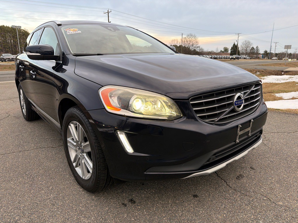 2017 Volvo XC60 Image 2