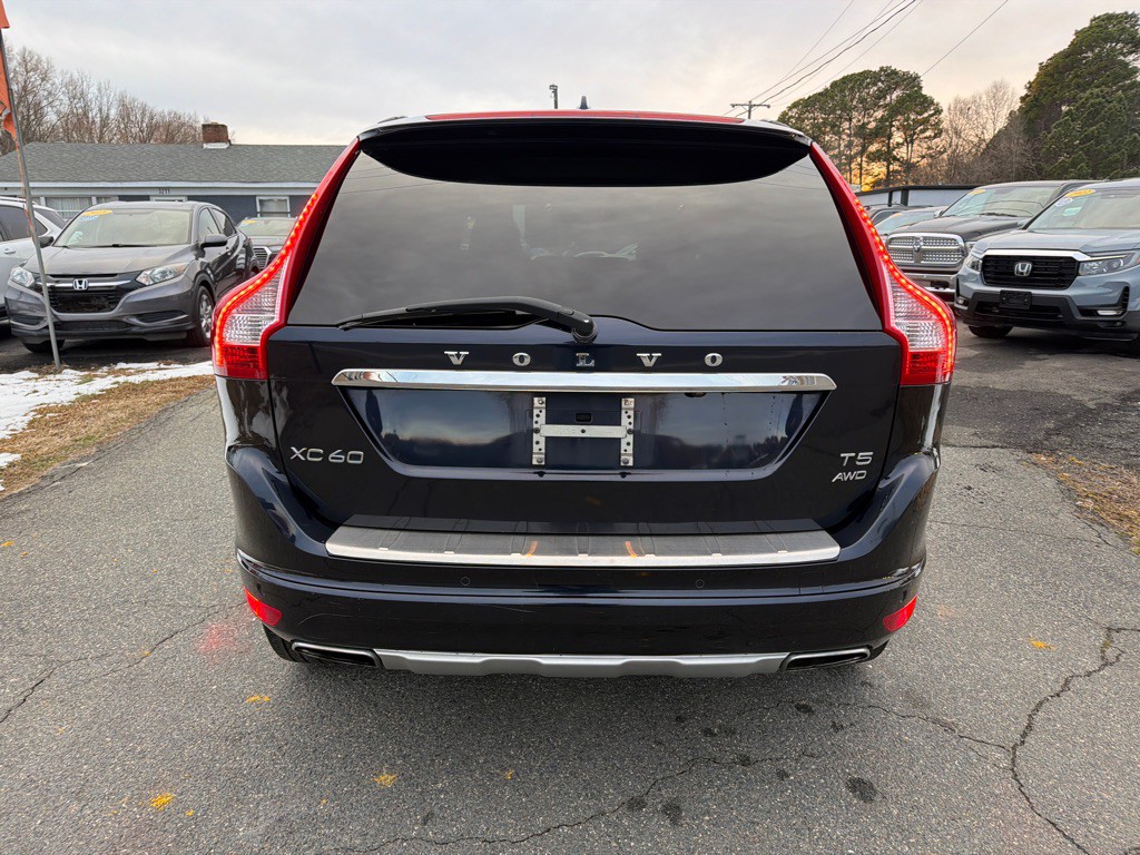 2017 Volvo XC60 Image 9