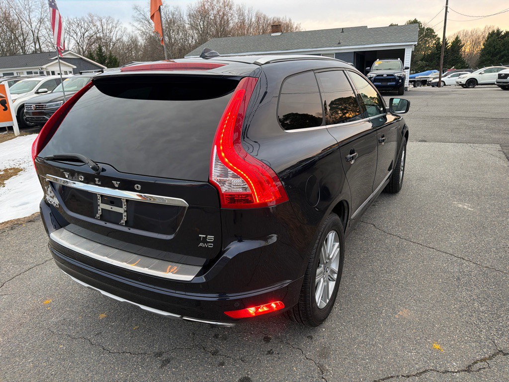 2017 Volvo XC60 Image 10