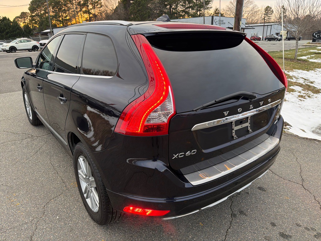 2017 Volvo XC60 Image 11