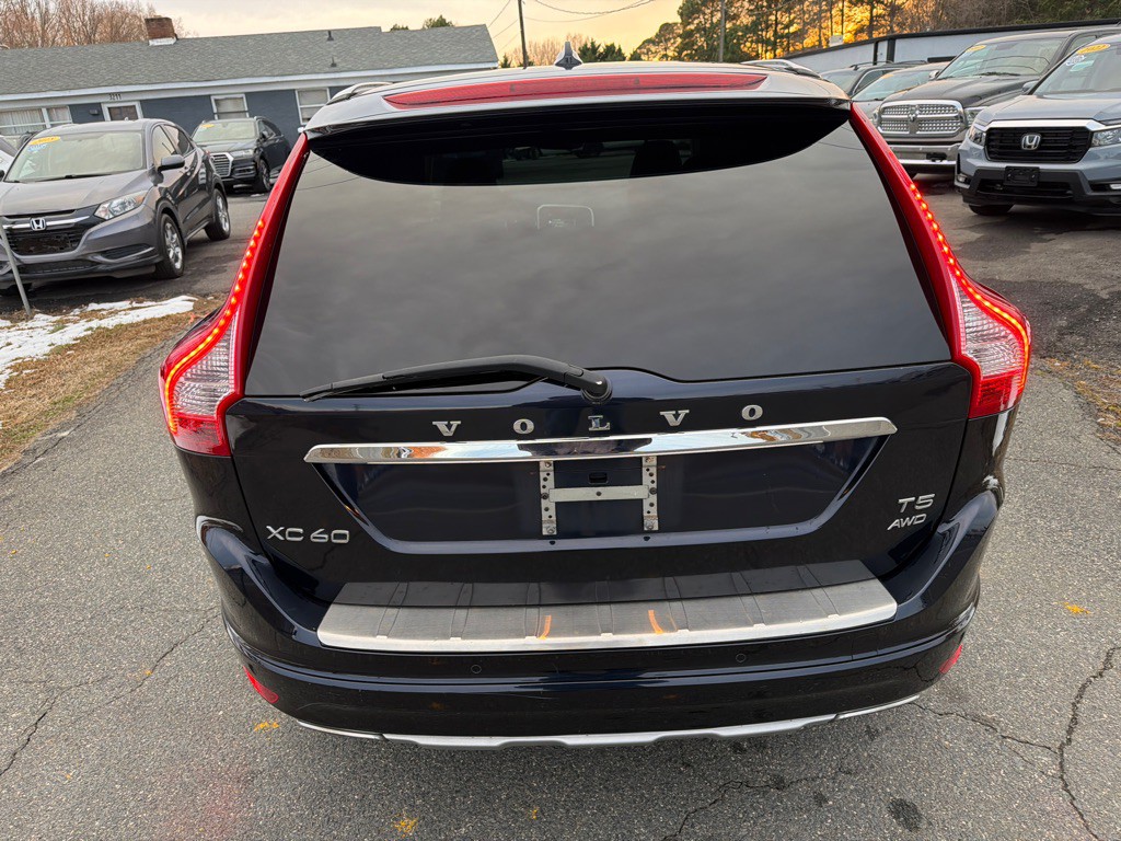 2017 Volvo XC60 Image 12