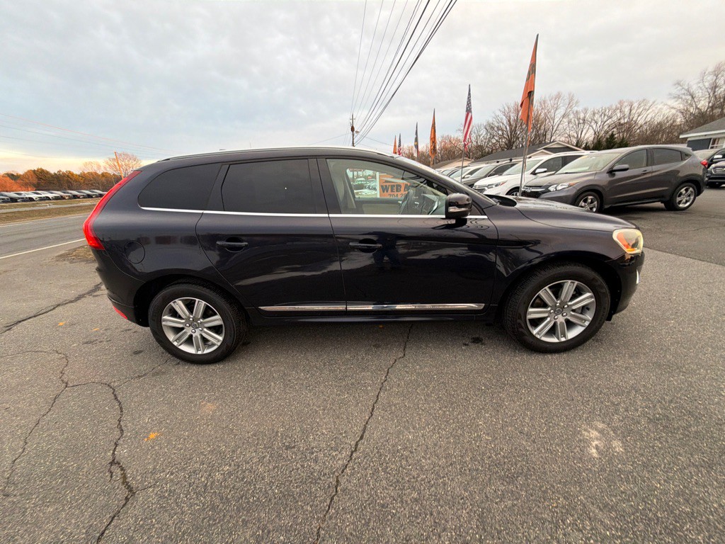 2017 Volvo XC60 Image 13