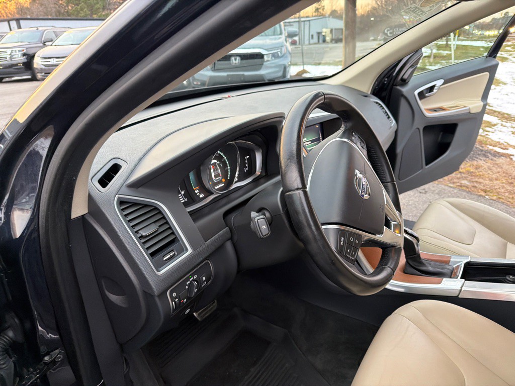 2017 Volvo XC60 Image 17