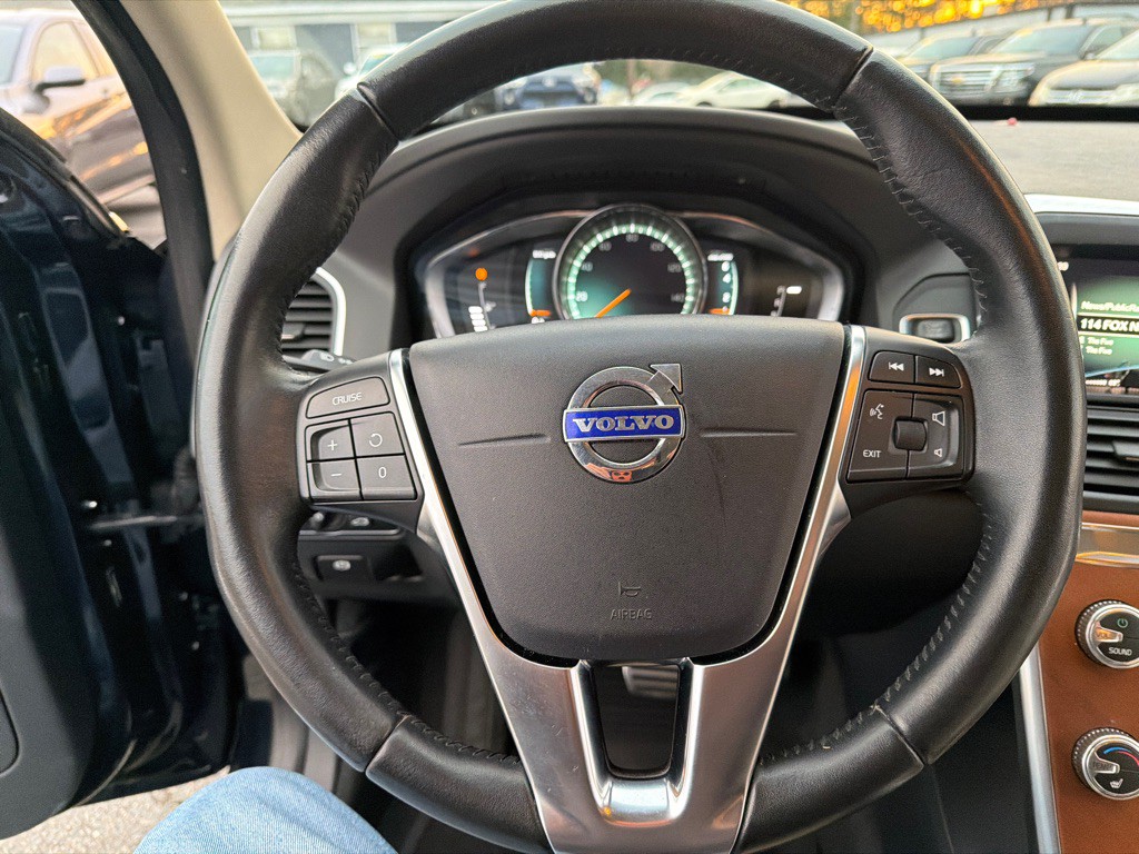 2017 Volvo XC60 Image 19