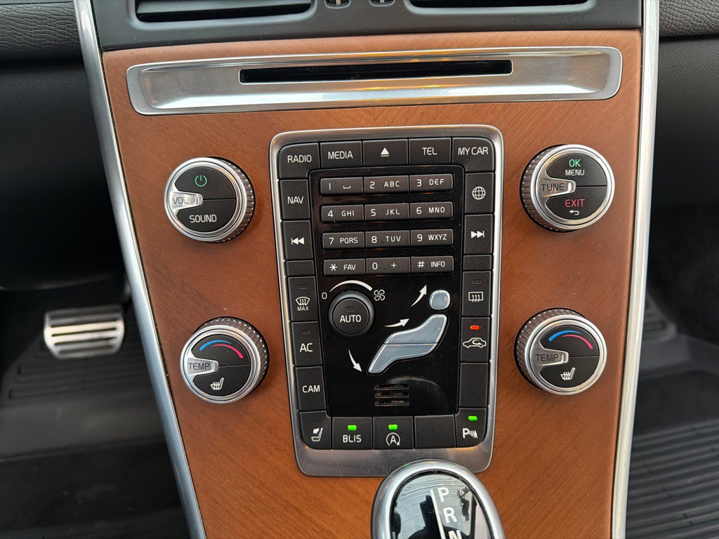 2017 Volvo XC60 Image 23