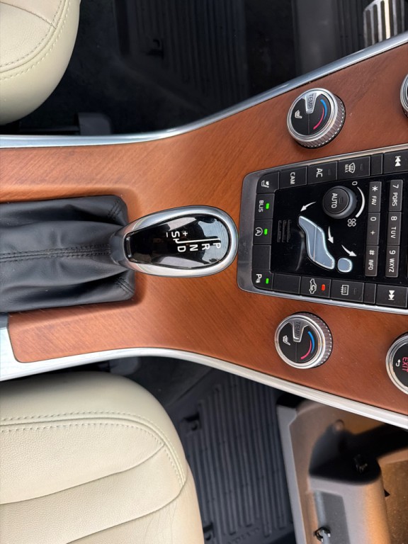 2017 Volvo XC60 Image 24