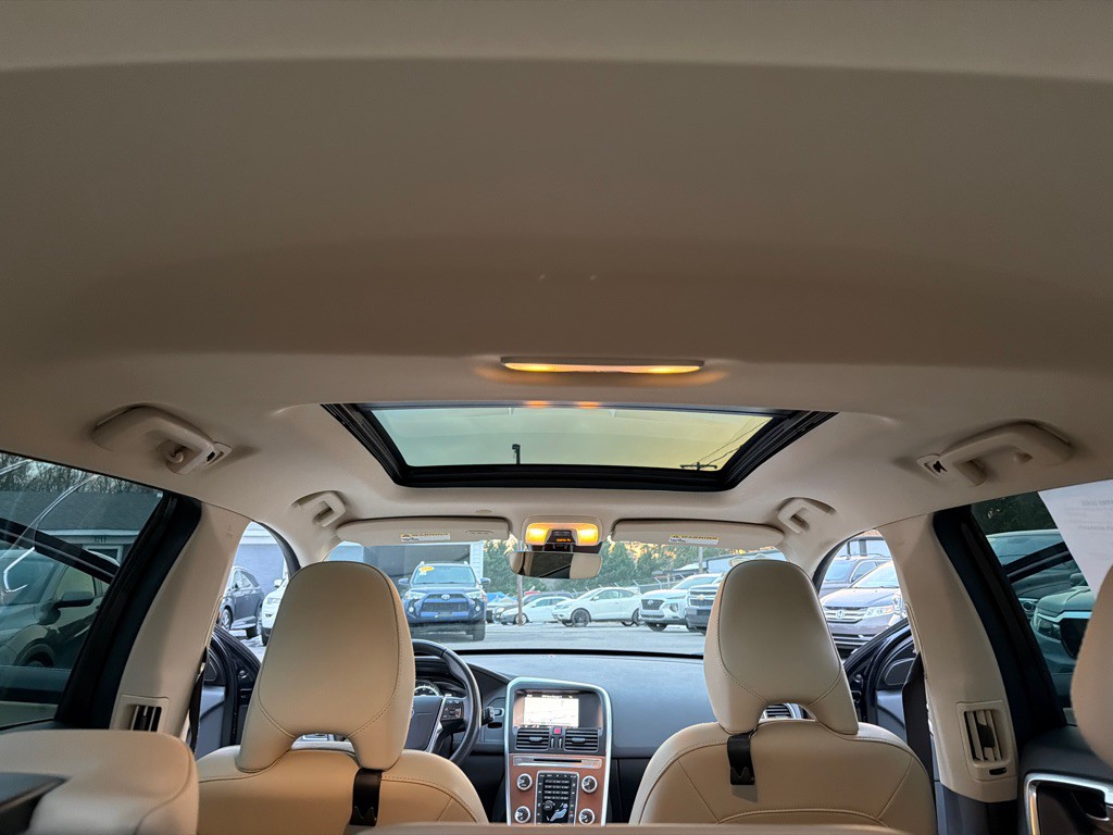 2017 Volvo XC60 Image 26