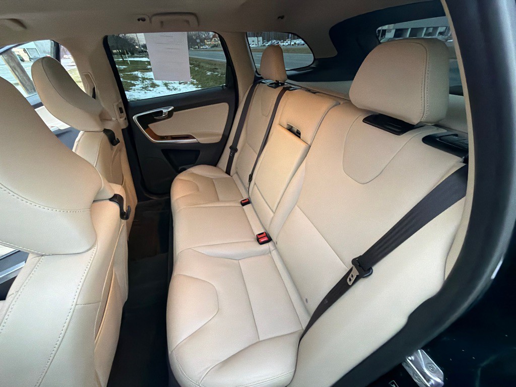 2017 Volvo XC60 Image 29