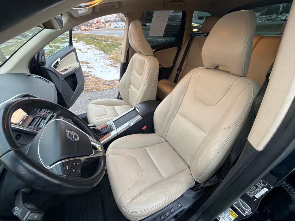 2017 Volvo XC60 Image 30