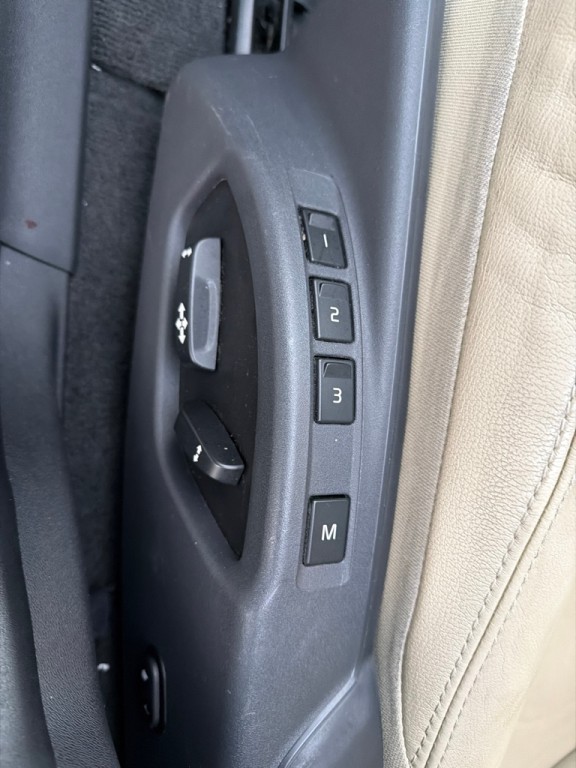 2017 Volvo XC60 Image 31